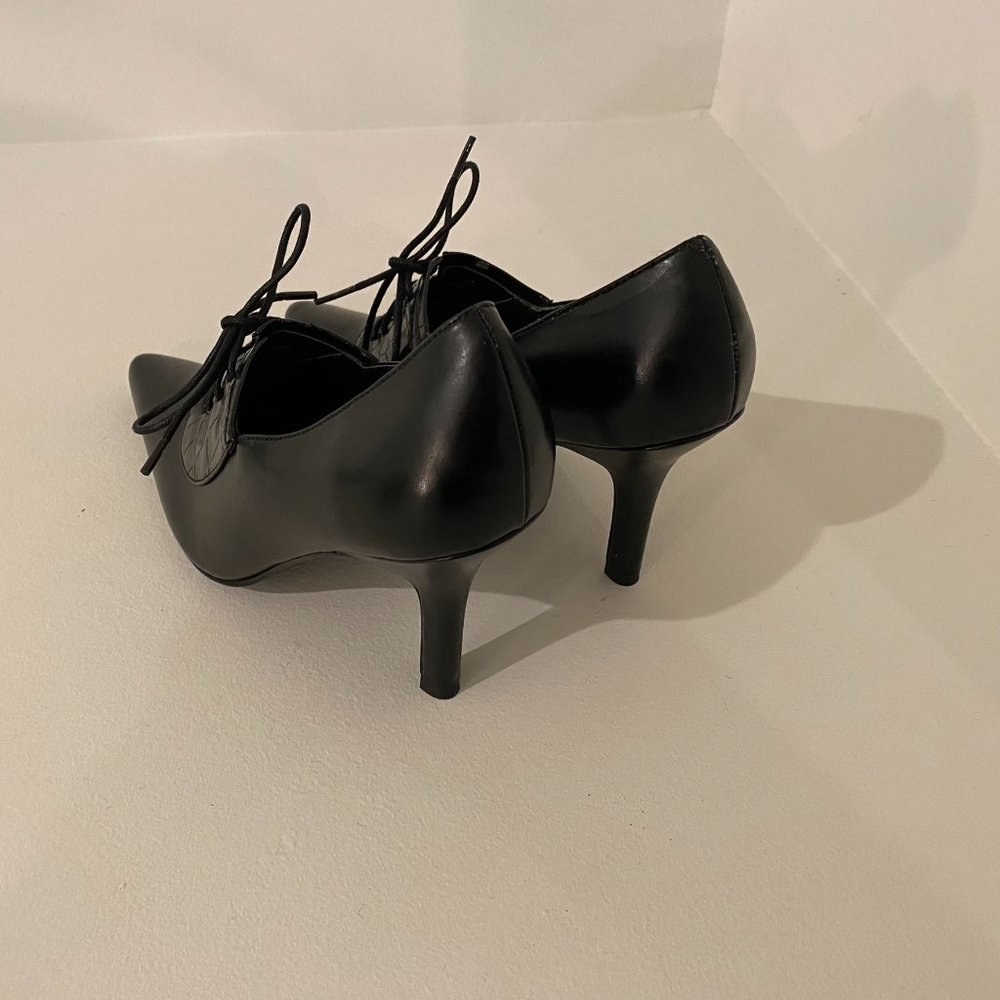 Newport News Shoes Black Croc Lace Up Pump Size 8 - Picture 4 of 9